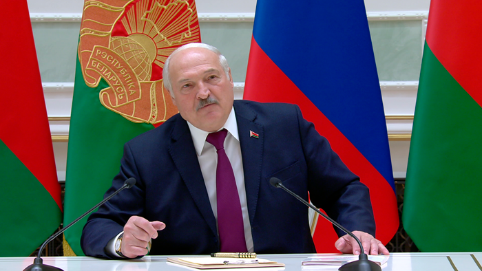 Лукашенко: «Мы в состоянии в одиночку без России защитить свою независимость и суверенитет? Не в состоянии»