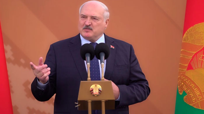 Лукашенко: хотите, Гродненскую область переведём на польскую систему – увидите, сколько бомжей будет