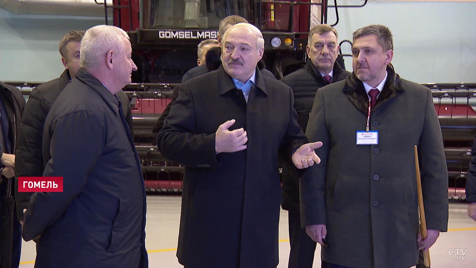 Александр Лукашенко на «Гомсельмаше»: хочу, чтобы все понимали, что государство плечо подставит, но когда-то долги надо отдавать-10
