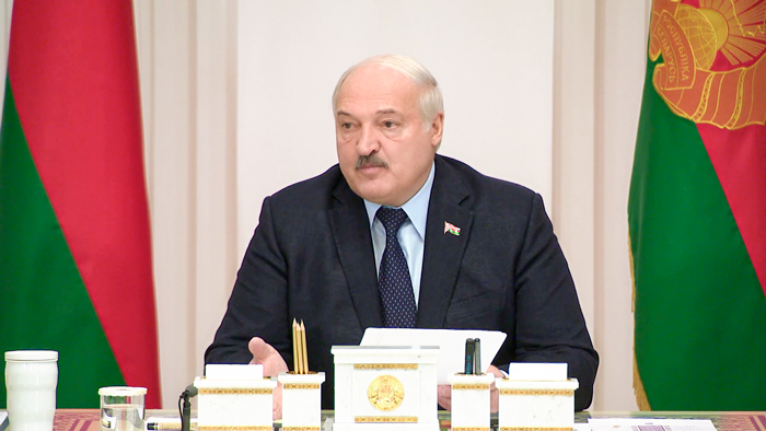 «Кто несёт за это ответственность?» Лукашенко показал правительству, какие союзные программы выполняются плохо