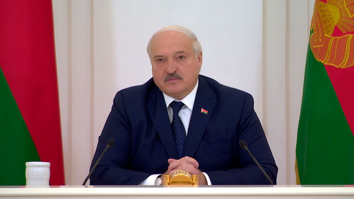 Лукашенко: эти цены по карману раскидывали, некие хозяева получали по 35 тысяч долларов в месяц!