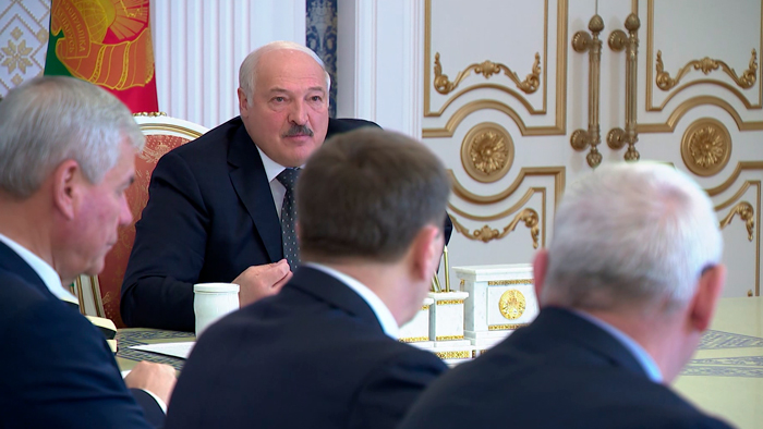 Лукашенко: «Какая инициатива? Вы политику Президента реализовываете! Это важнейший вопрос!»