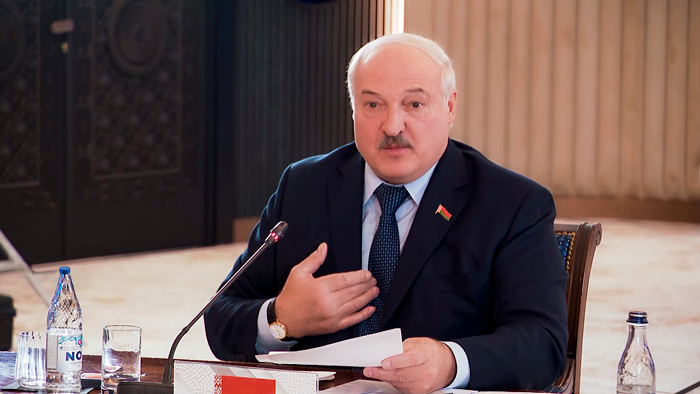 Лукашенко: события в Украине – это как торнадо, который затягивает всё большее количество стран