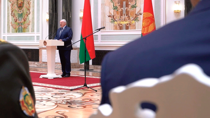 Президент Беларуси: «В Вооружённых Силах важен каждый солдат, сержант, прапорщик, офицер и генерал»