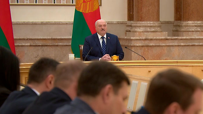 Лукашенко: если преподаватели хотят зарплату, как на Западе, ну так надо работать, как на Западе