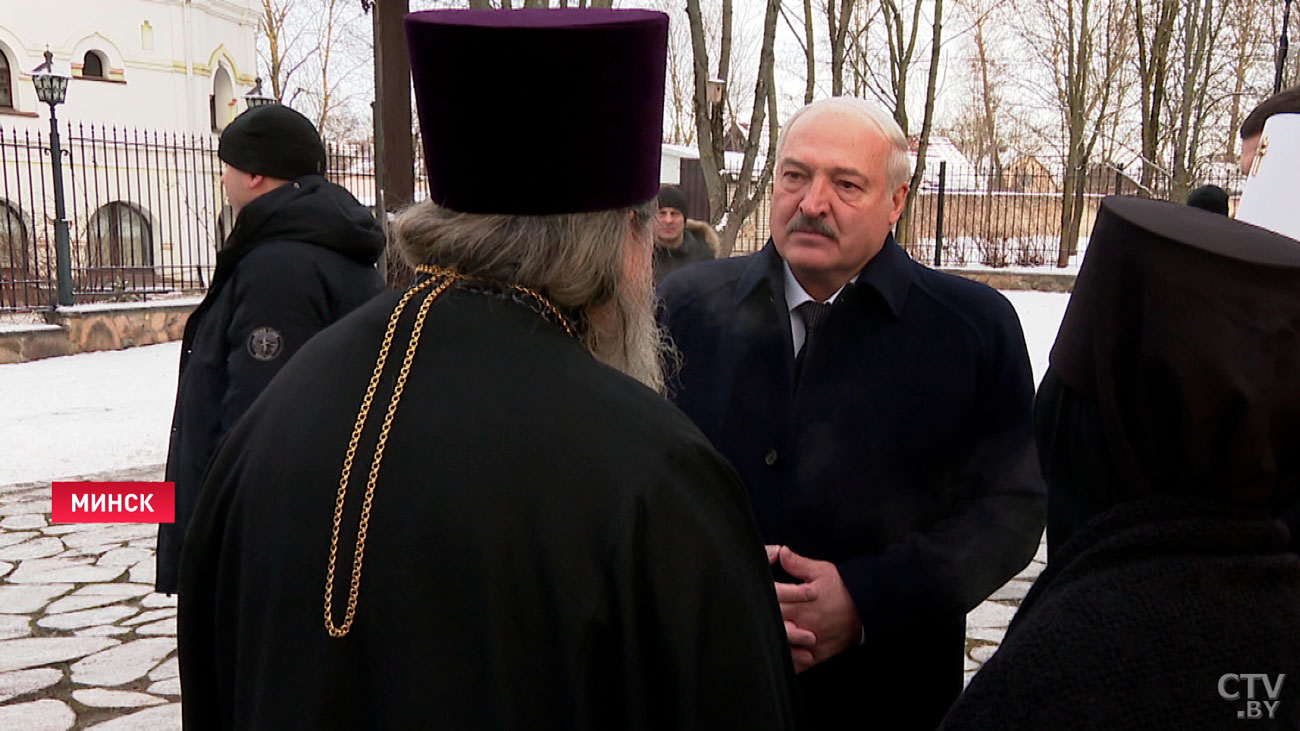 «Пока Лукашенко будет в Беларуси, всё будет хорошо». Каким получилось Рождество у Президента? -31