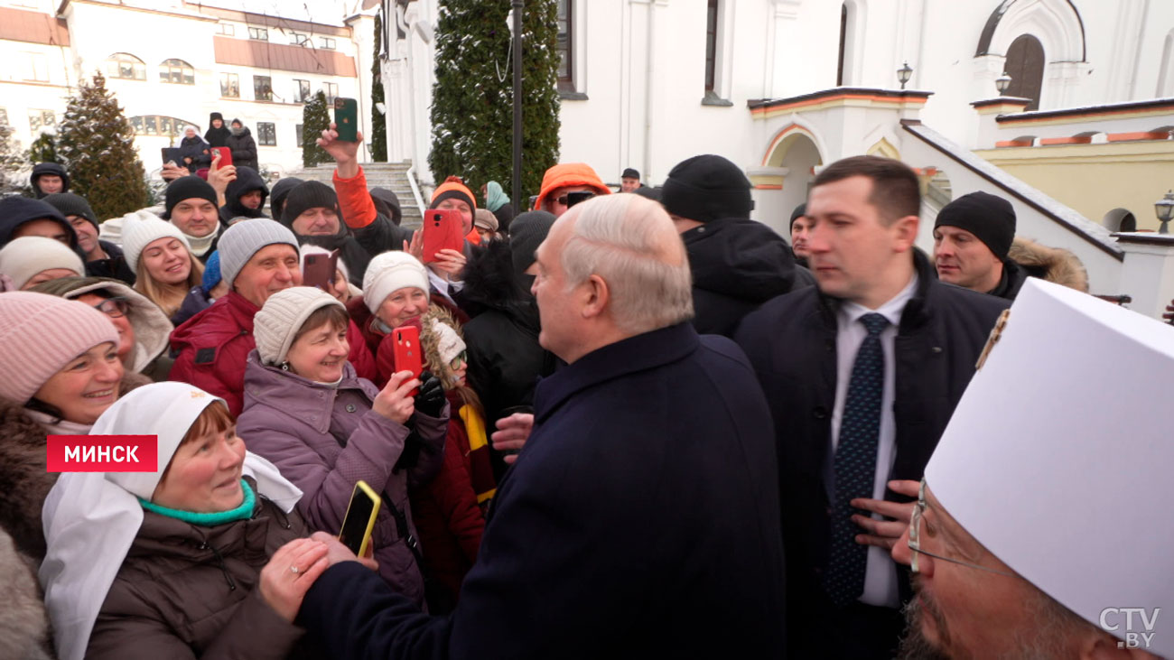 «Пока Лукашенко будет в Беларуси, всё будет хорошо». Каким получилось Рождество у Президента? -37