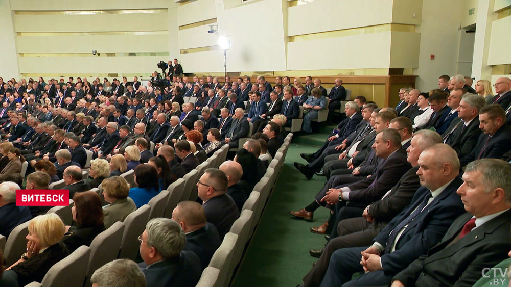 Президент Беларуси: я от вас многого не требую, я не хочу, чтобы вы брали оружие и меня защищали-1