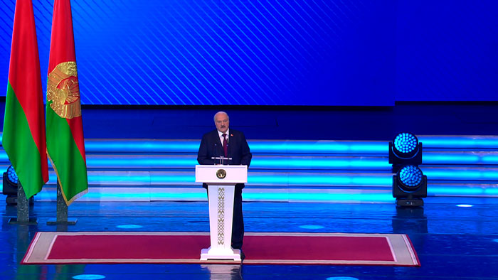 Лукашенко: «Сегодня наше время выполнить свою историческую миссию. Теперь мы бьёмся за этот мир»