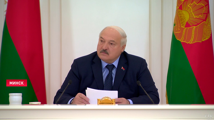 «Много болтовни, мало дела!» Лукашенко раскритиковал правительство за использование траншеекопателей-4