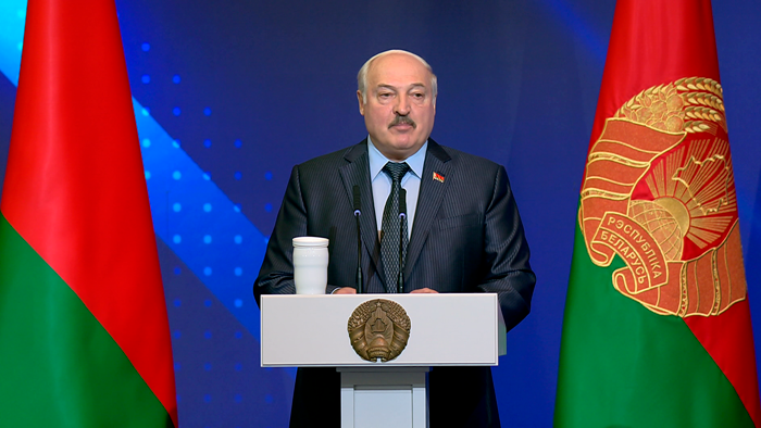 Лукашенко: «Нашли формат работы, который будет жить, но только если избежим формализма. А у нас он буйно цветёт»