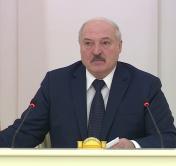Александр Лукашенко: «У нас зарплата в конвертах процветает. Мы на это спокойно взираем. Жесточайшее наказание!»
