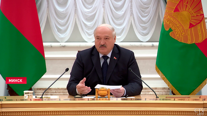 «Нам надо убрать всё лишнее». Лукашенко поручил провести ревизию законодательства Беларуси-4 «Нам надо убрать всё лишнее». Лукашенко поручил провести ревизию законодательства Беларуси-4