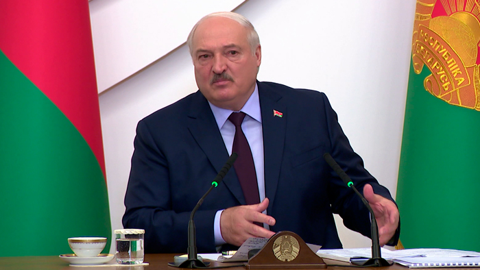 «Будем разбираться мгновенно и в зародыше». Лукашенко предупредил всех накануне электоральной кампании