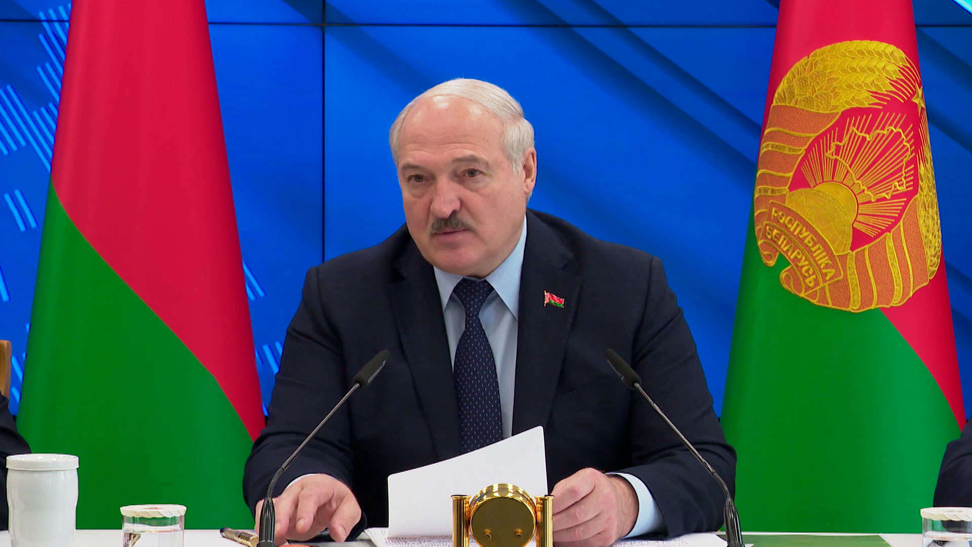Президент Беларуси раскритиковал правительство и облисполкомы за бесхозяйственность и низкие темпы мелиорации