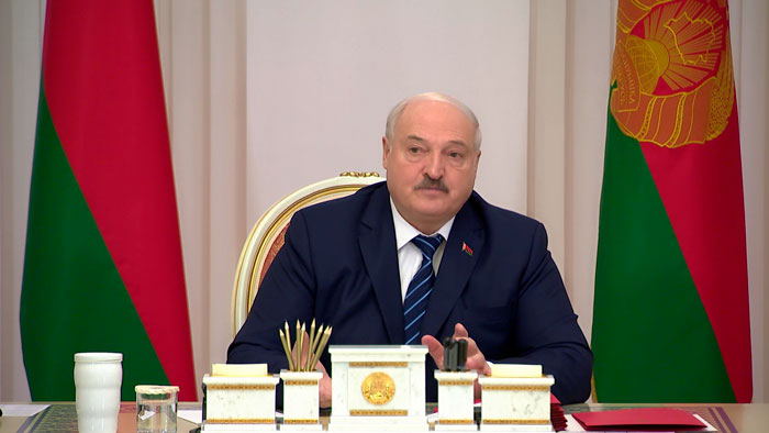 Лукашенко: при всех сложностях у нас сегодня момент для нормального развития нашего государства Лукашенко: при всех сложностях у нас сегодня момент для нормального развития нашего государства