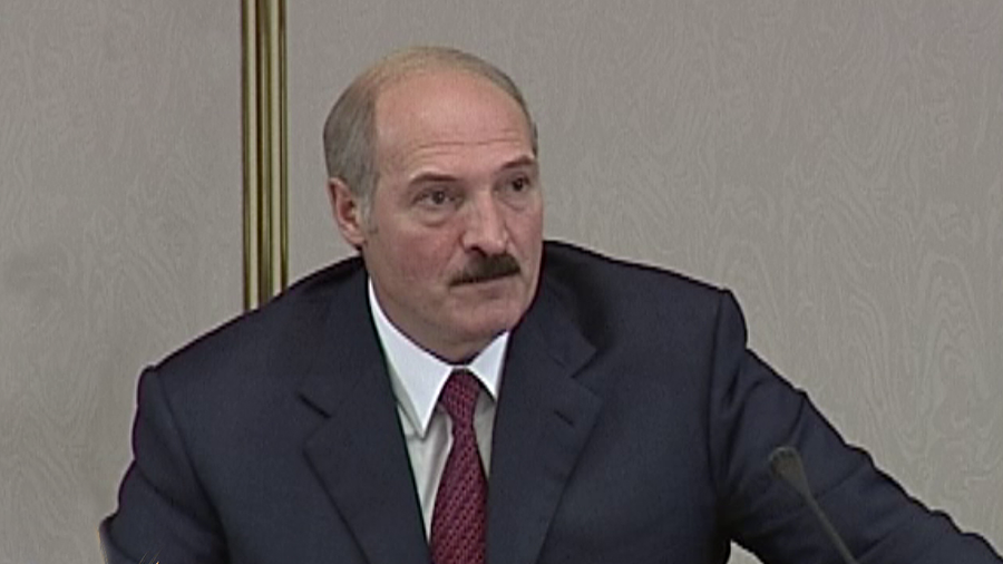 «Это наш долг, мужиков». Что говорил Лукашенко о помощи в роддомах почти 20 лет назад