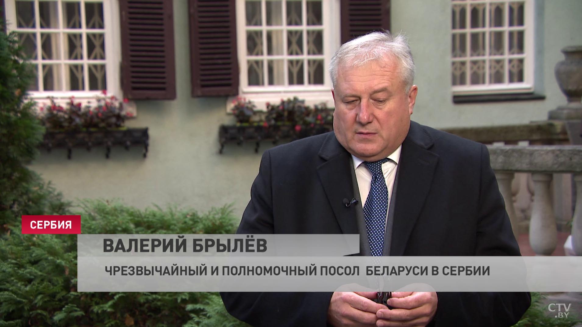 Александр Лукашенко возложил цветы к мемориалу в честь освободителей Белграда и оставил запись в памятной книге-14