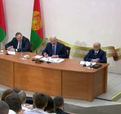Александр Лукашенко: Мы стремимся к 2025 году в два раза повысить зарплату врачу