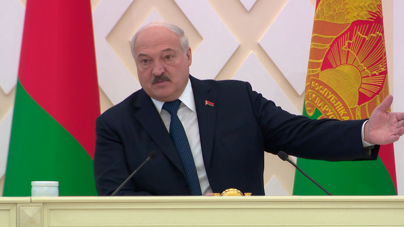Лукашенко в Гомельской области: увы, гордиться нечем, вся страна двигается вперёд, а вы – вниз!