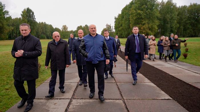 «Доброе дело делаете!» Президент съездил в «Хатынь» и проверил, как идёт реконструкция «Доброе дело делаете!» Президент съездил в «Хатынь» и проверил, как идёт реконструкция