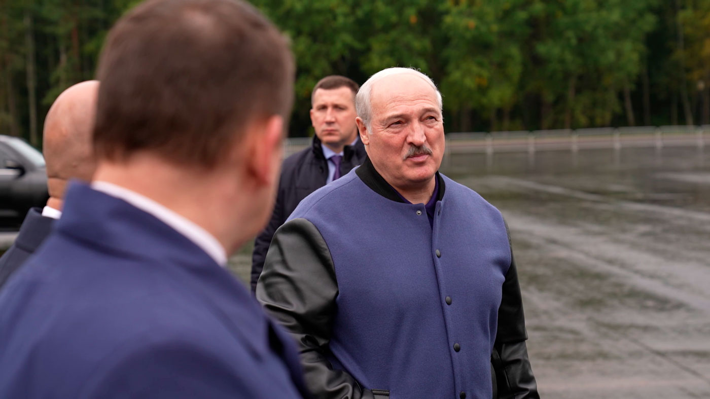 «Чтобы тут не было никакой показухи!» Лукашенко доложили, как продвигается реконструкция «Хатыни» «Чтобы тут не было никакой показухи!» Лукашенко доложили, как продвигается реконструкция «Хатыни»