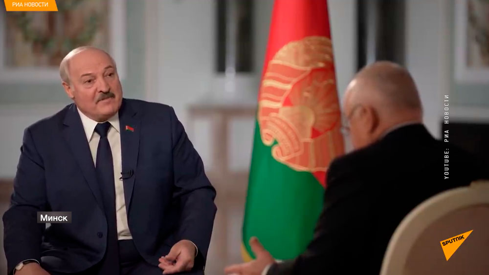 Лукашенко в интервью о Путине: мы поняли, что пришло время встать спиной к спине и отстреливаться-1