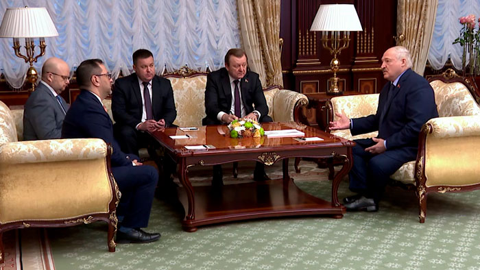 Лукашенко: Венесуэле и Беларуси необходимо выработать дорожную карту совместных действий Лукашенко: Венесуэле и Беларуси необходимо выработать дорожную карту совместных действий