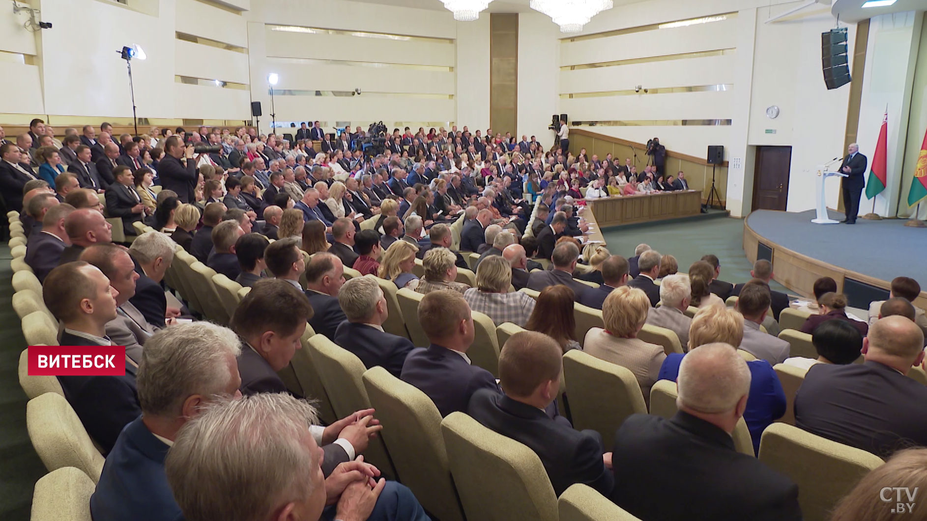 Александр Лукашенко: нам надо поднять регионы, чтобы люди чувствовали себя в агрогородке так же, как в Минске-7 Александр Лукашенко: нам надо поднять регионы, чтобы люди чувствовали себя в агрогородке так же, как в Минске-7