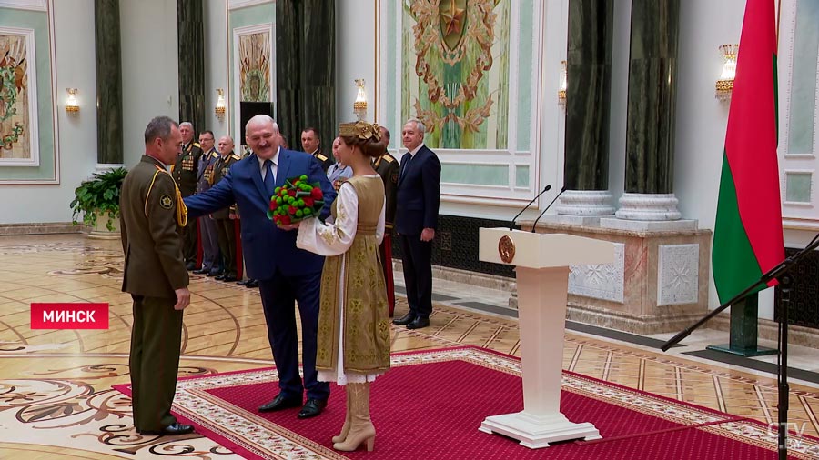 Президент Беларуси: подняли так высоко планку действий по защите отечества, что удерживать её будет непросто-13