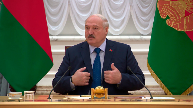 Лукашенко: «Никакой я не диктатор, а если и диктатор, то не последний!»