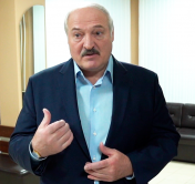 Александр Лукашенко в 4-й больнице: «Я убеждён в том, что эта зараза с нами останется навсегда»