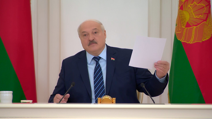 Александр Лукашенко: «И санкции не мешают, когда кнут есть сзади, к сожалению»