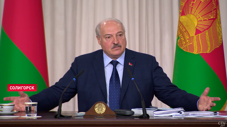 Лукашенко: кулаком можно стучать, если выработана схема, нет схемы – зачем стучать – никто не поймёт-4