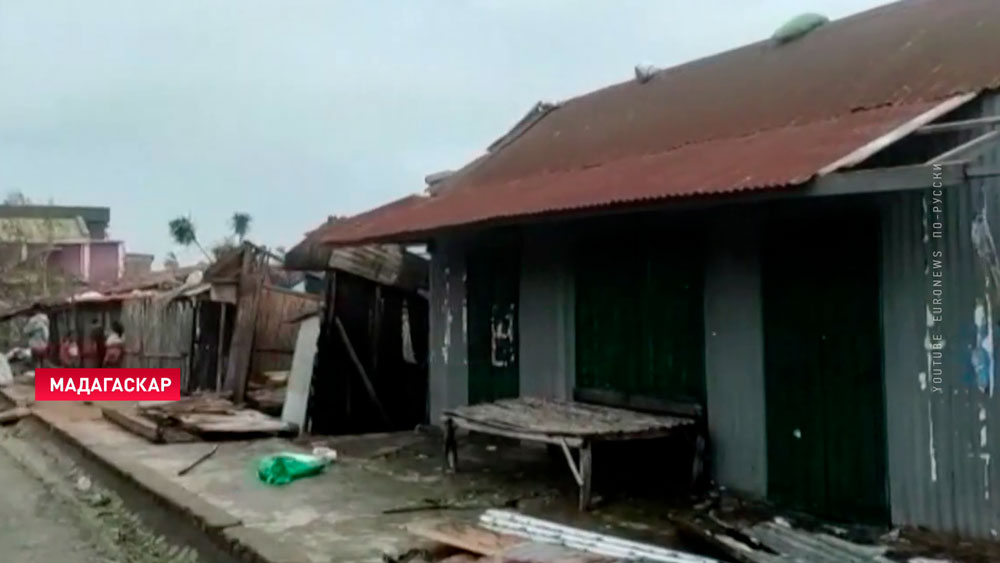 На Мадагаскаре около 50 тысяч жителей покинули свои дома и перебрались в убежища из-за наводнений-1 На Мадагаскаре около 50 тысяч жителей покинули свои дома и перебрались в убежища из-за наводнений-1