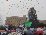 Акция протеста ученых и врачей в Мадриде. Демонстранты запустили сотни воздушных шаров