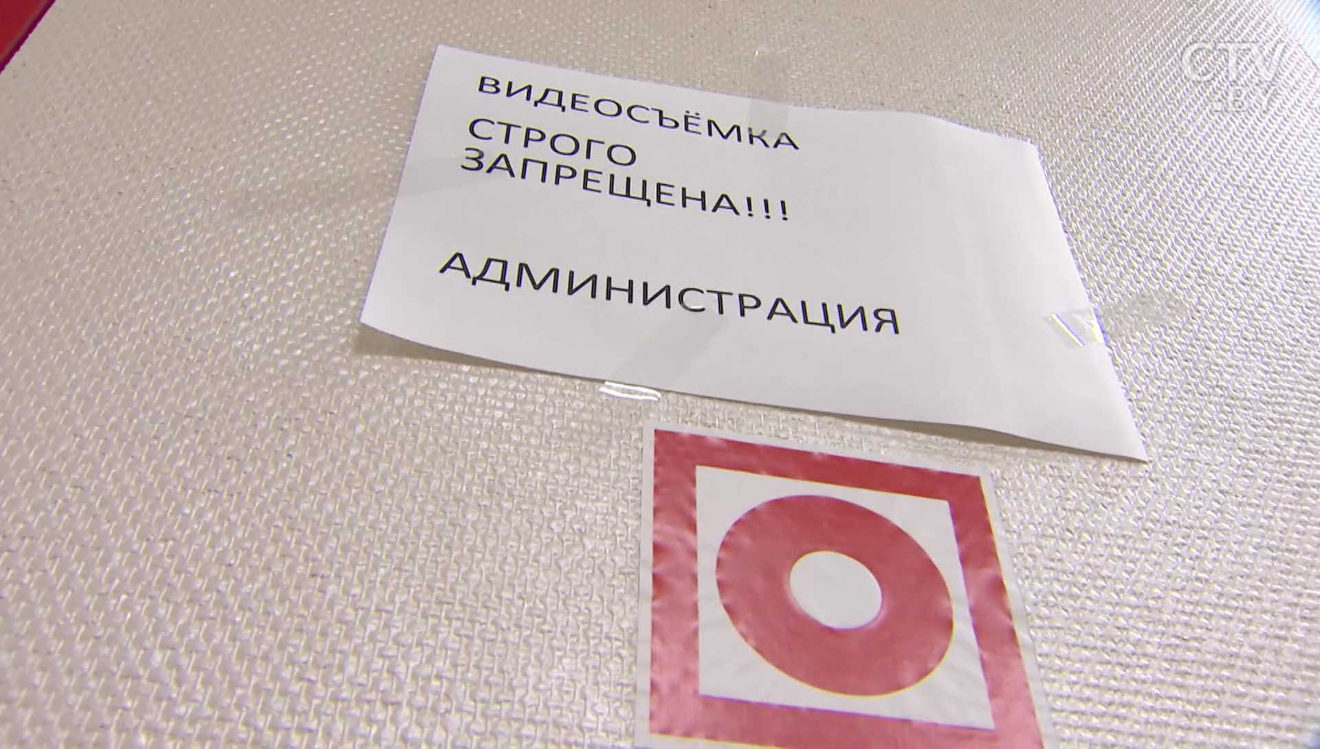 Зашла за майкой – вышла с переломом. Минчанка поскользнулась в магазине, получила травму и требует компенсации -15