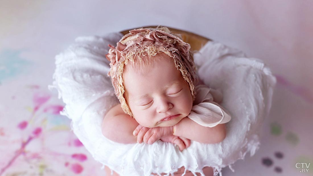 Выставить свет, побыть няней. Фотограф новорождённых о секретах хорошего сна у малышей во время съёмки-16