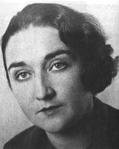 Помните маму Жени Лукашина из «Иронии судьбы»? Вот как актриса выглядела в молодости -1