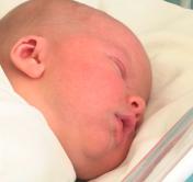В минских роддомах поздравят женщин, родивших малышей в День матери