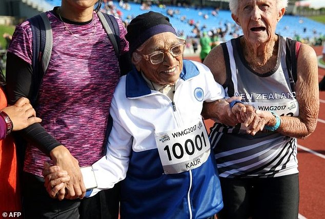 Видеофакт: 101-летняя спортсменка пробежала стометровку-3