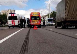 Маршрутка врезалась в легковой автомобиль на Партизанском проспекте 