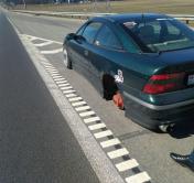 На МКАД за день слетели колёса у двух автомобилей