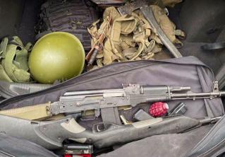 ОМОН задержал автомобиль, начинённый оружием, и его хозяина