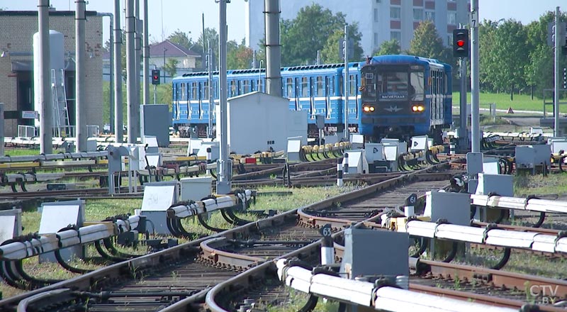 В чём прелесть подземного Минска рассказывает машинист метро Алексей Ломать-7