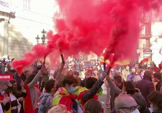 В Барселоне полиция разогнала активистов, которые устроили беспорядки