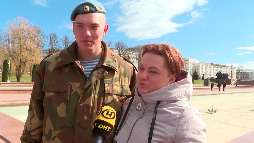 «Стал более ответственным». Её сын закончил срочную службу, и вот что она говорит