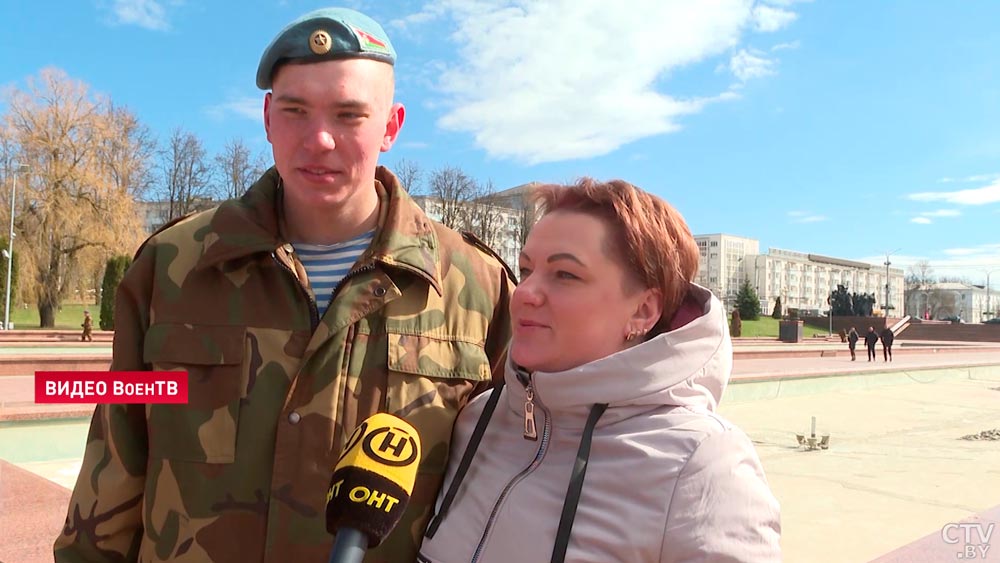 «Стал более ответственным». Её сын закончил срочную службу, и вот что она говорит-1
