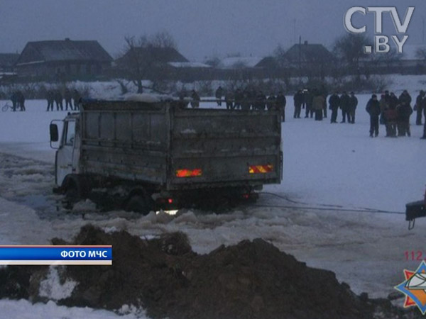 В Брестской области МАЗ провалился под лед. Двое погибли