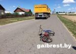 В Жабинковском районе 6-летняя велосипедистка врезалась в колесо МАЗа. Девочка в реанимации